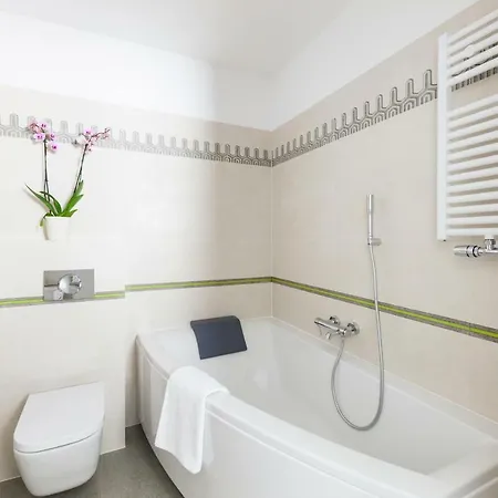 Apartment Raval - Deep Brown Rewal