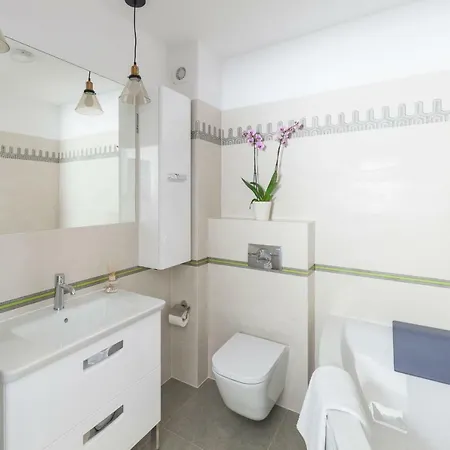 Raval - Deep Brown Apartment *